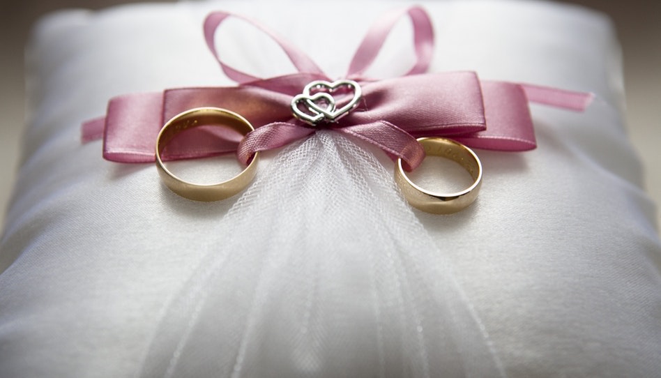gli anelli di nozze